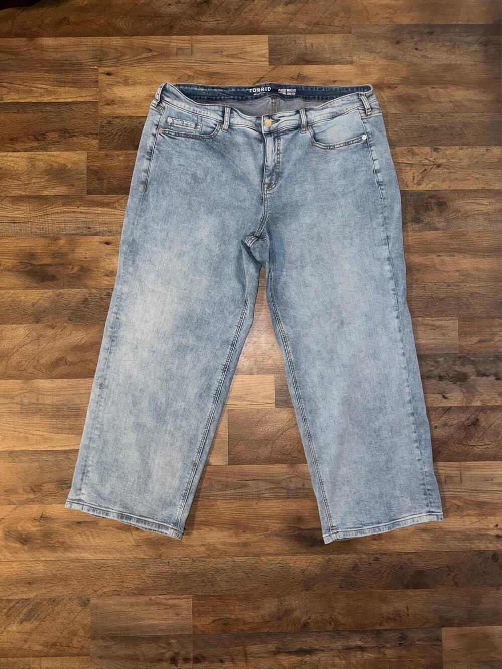 Torrid women’s perfect wide leg vintage stretch blue jeans